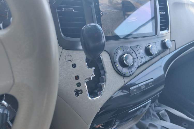 Used Toyota SIENNA 2011 2.7L Two-Wheel-Drive Automatic Trim Gear Lever
