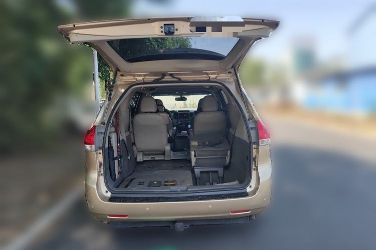 Used Toyota SIENNA 2011 2.7L Two-Wheel-Drive Automatic Trim Trunk