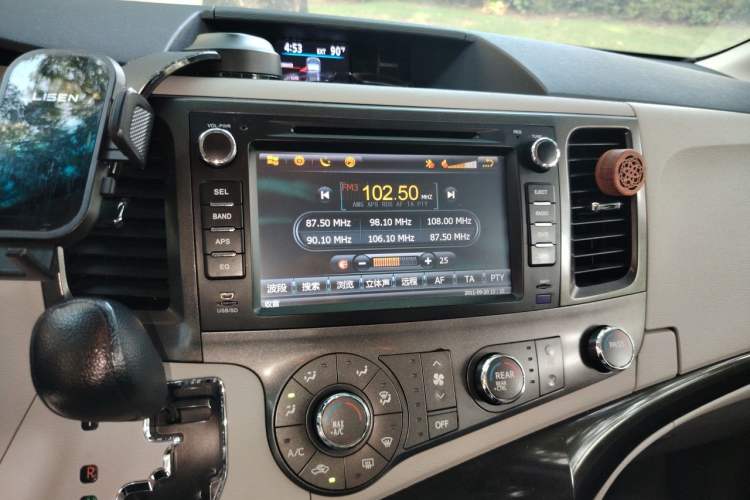 Used Toyota SIENNA  Audio And AC Panel