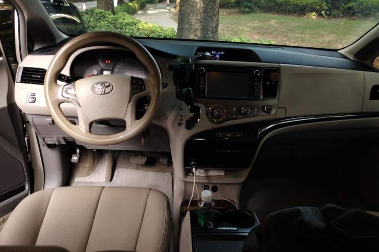 Used Toyota SIENNA  Center Console