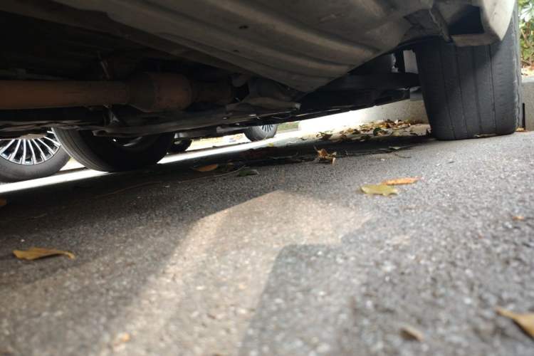 Used Toyota SIENNA  Chassis Front Right