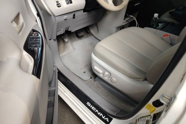 Used Toyota SIENNA  Driver Seat