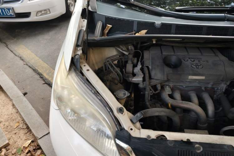 Used Toyota SIENNA  Engine Bay Right