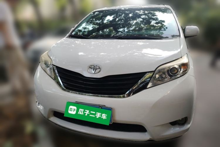 Used Toyota SIENNA  Front