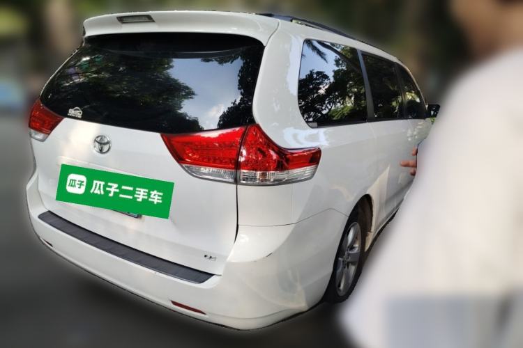 Used Toyota SIENNA  Rear Right 45 Deg