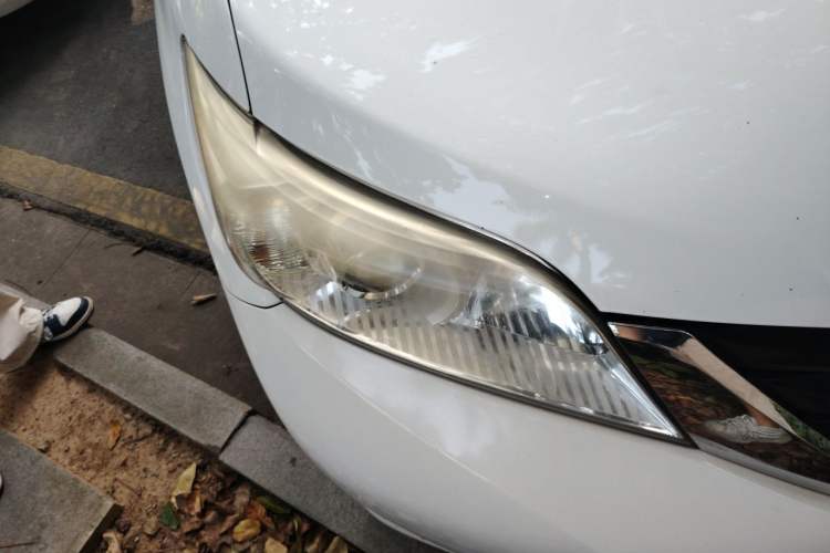 Used Toyota SIENNA  Right Front Headlight