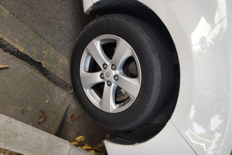 Used Toyota SIENNA  Right Front Wheel Hub
