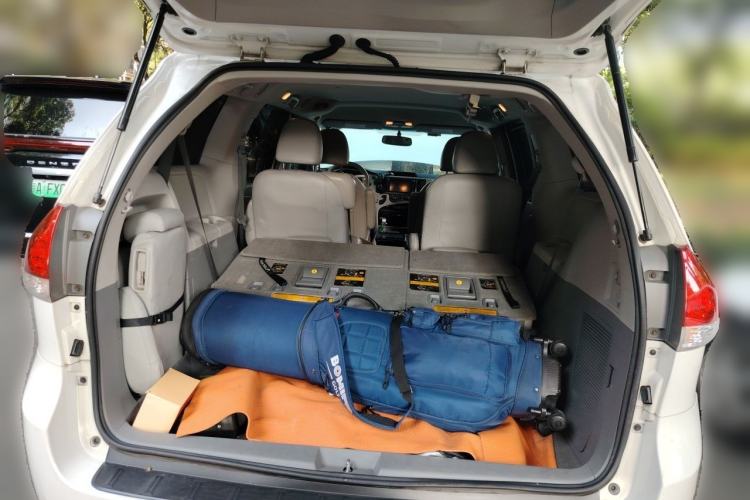 Used Toyota SIENNA  Trunk