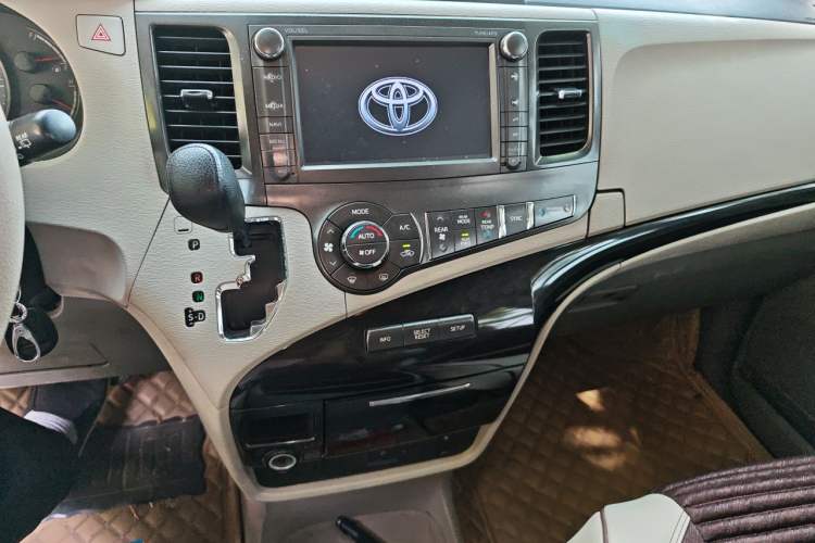 Used Toyota SIENNA  Audio And AC Panel