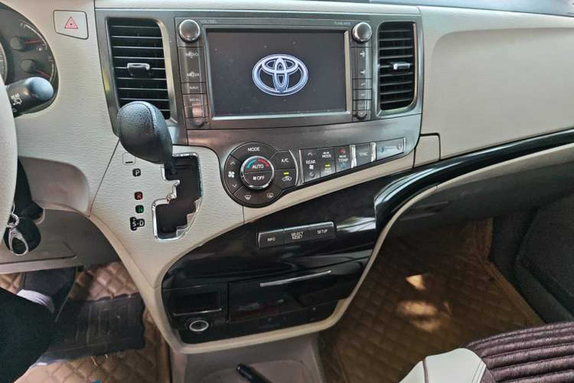 Used Toyota SIENNA  Audio And AC Panel