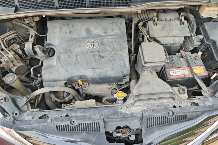 Used Toyota SIENNA  Engine Bay