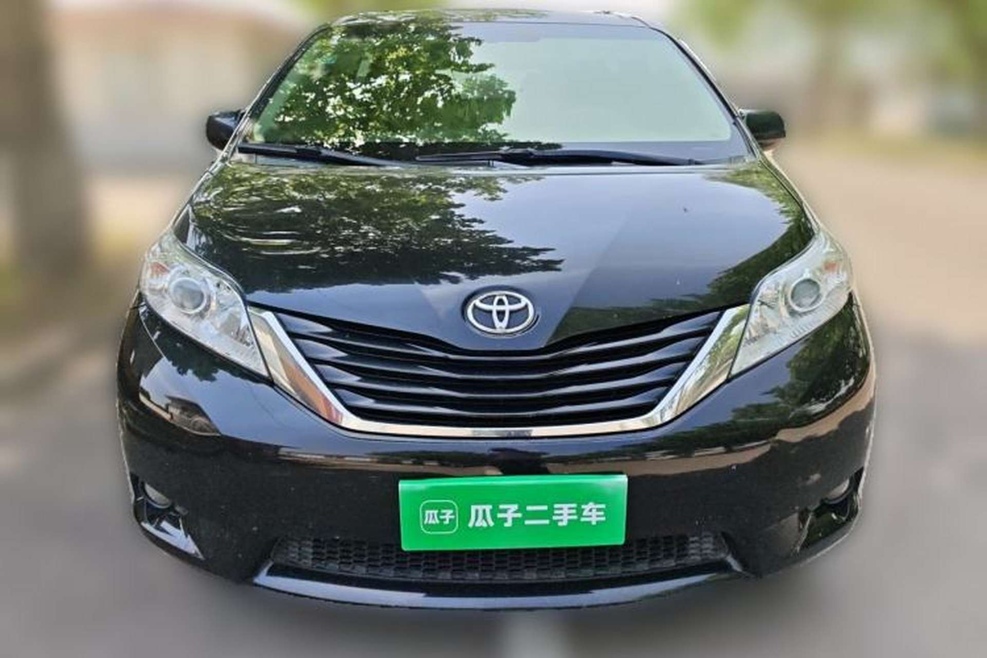 Used Toyota SIENNA  Front