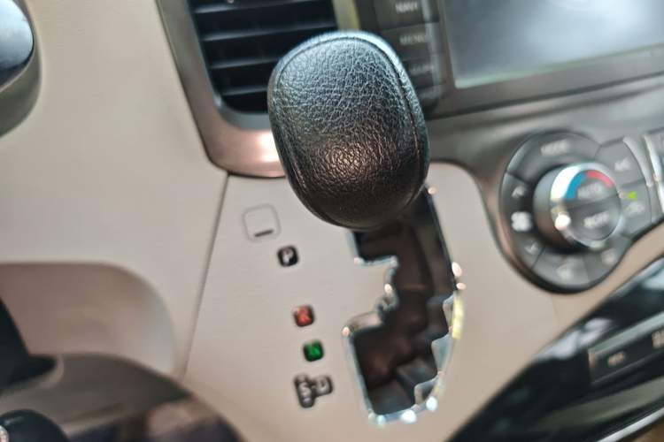 Used Toyota SIENNA  Gear Lever
