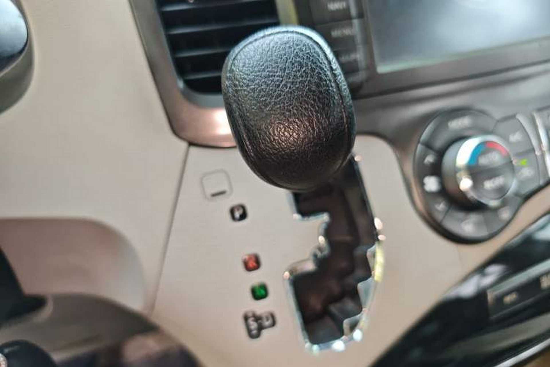 Used Toyota SIENNA  Gear Lever