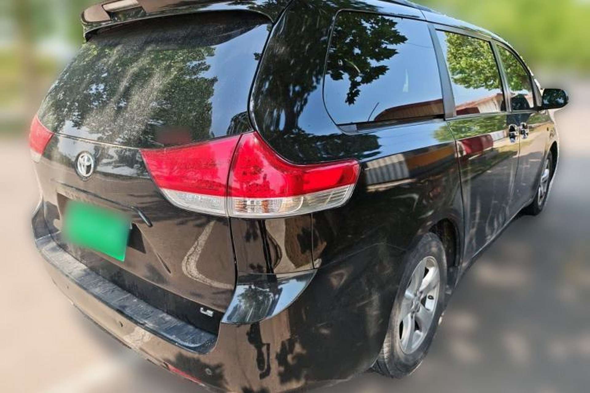 Used Toyota SIENNA  Rear Right 45 Deg