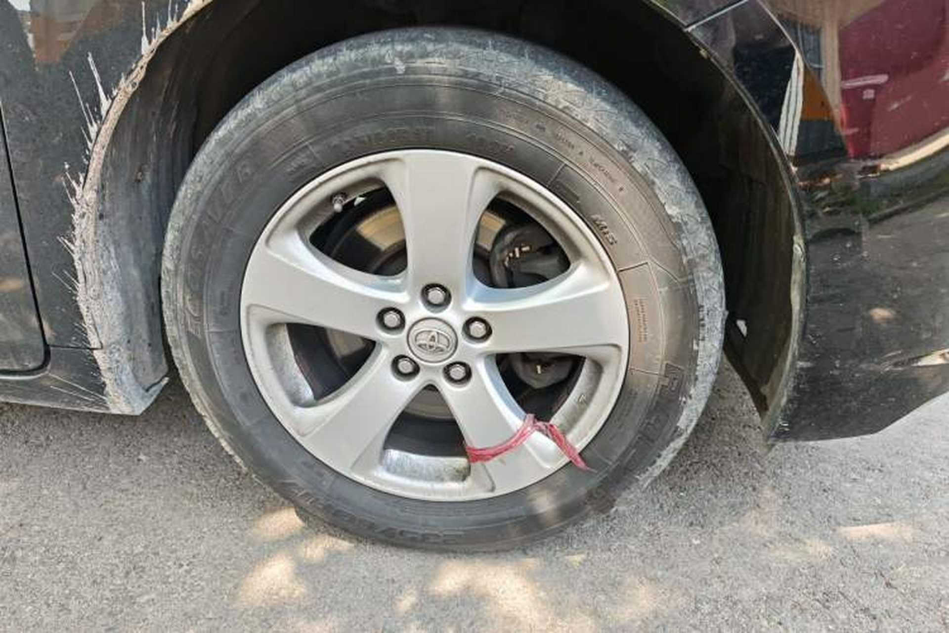 Used Toyota SIENNA  Right Front Wheel Hub