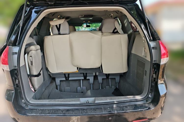 Used Toyota SIENNA  Trunk