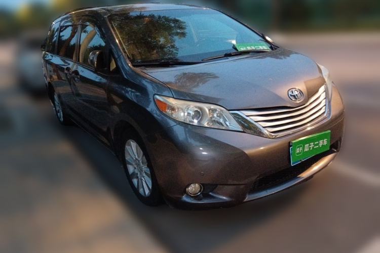 Used Toyota SIENNA 2013 3.5L Four-Wheel Drive Parallel Import Front Right 45 Deg