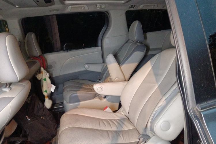 Used Toyota SIENNA 2013 3.5L Four-Wheel Drive Parallel Import Left Rear Seat