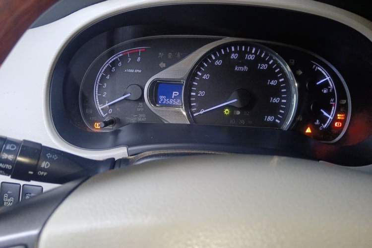 Used Toyota SIENNA 2013 3.5L Four-Wheel Drive Parallel Import Odometer Close Up