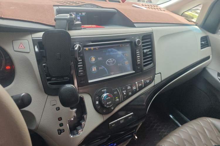 Used Toyota SIENNA  Audio And AC Panel