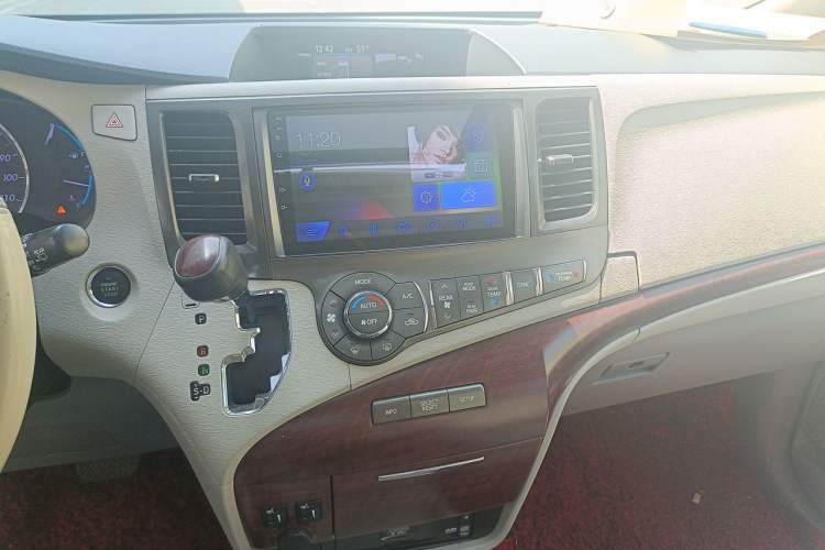 Used Toyota SIENNA  Audio And AC Panel