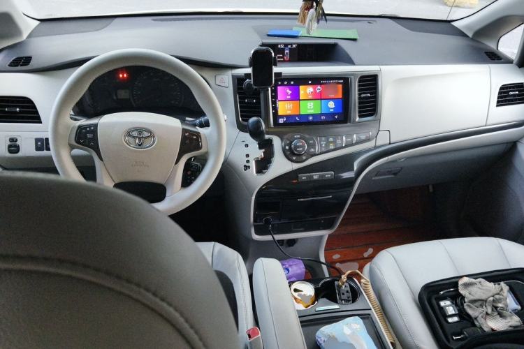 Used Toyota SIENNA  Center Console