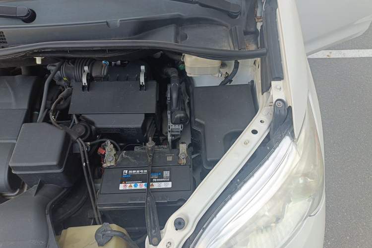Used Toyota SIENNA  Engine Bay Left