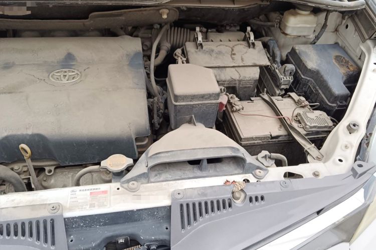 Used Toyota SIENNA  Engine Bay Left