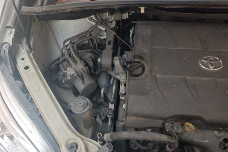 Used Toyota SIENNA  Engine Bay Right