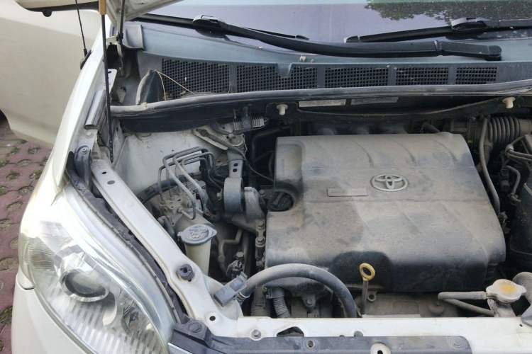 Used Toyota SIENNA  Engine Bay Right