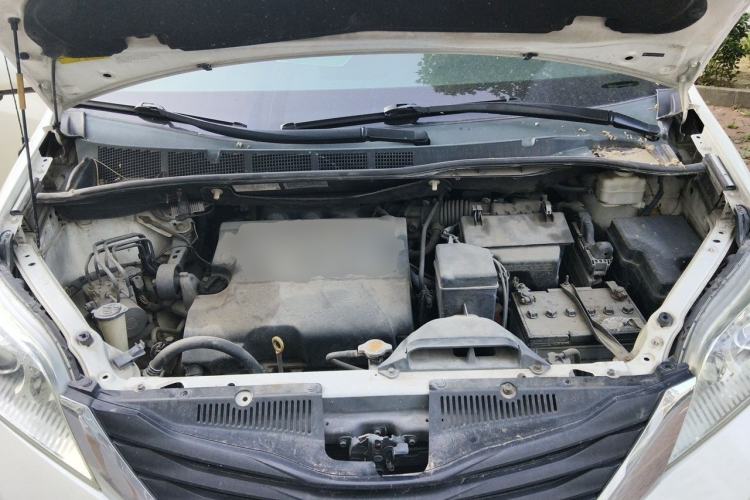 Used Toyota SIENNA  Engine Bay