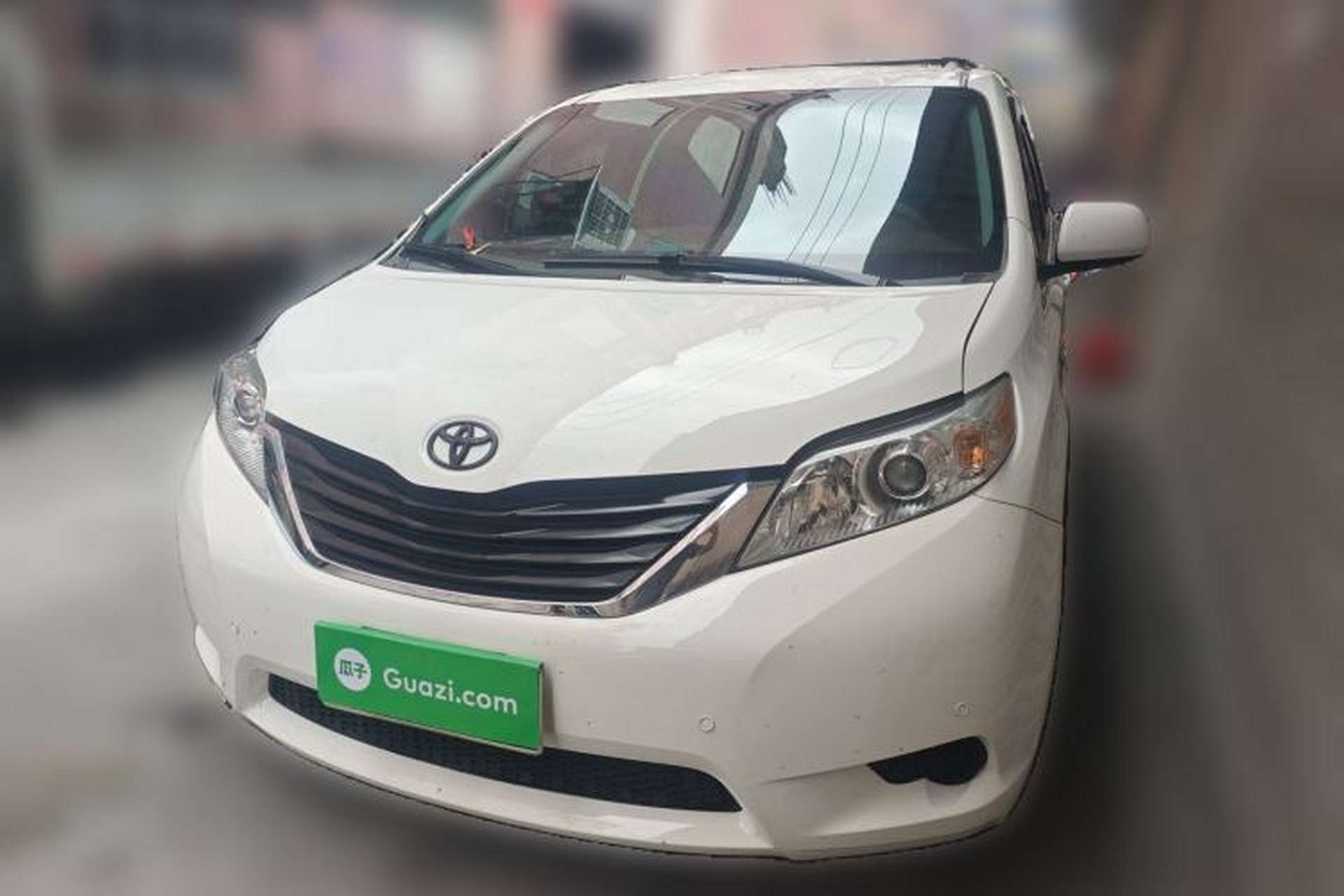 Used Toyota SIENNA  Front Left 45 Deg