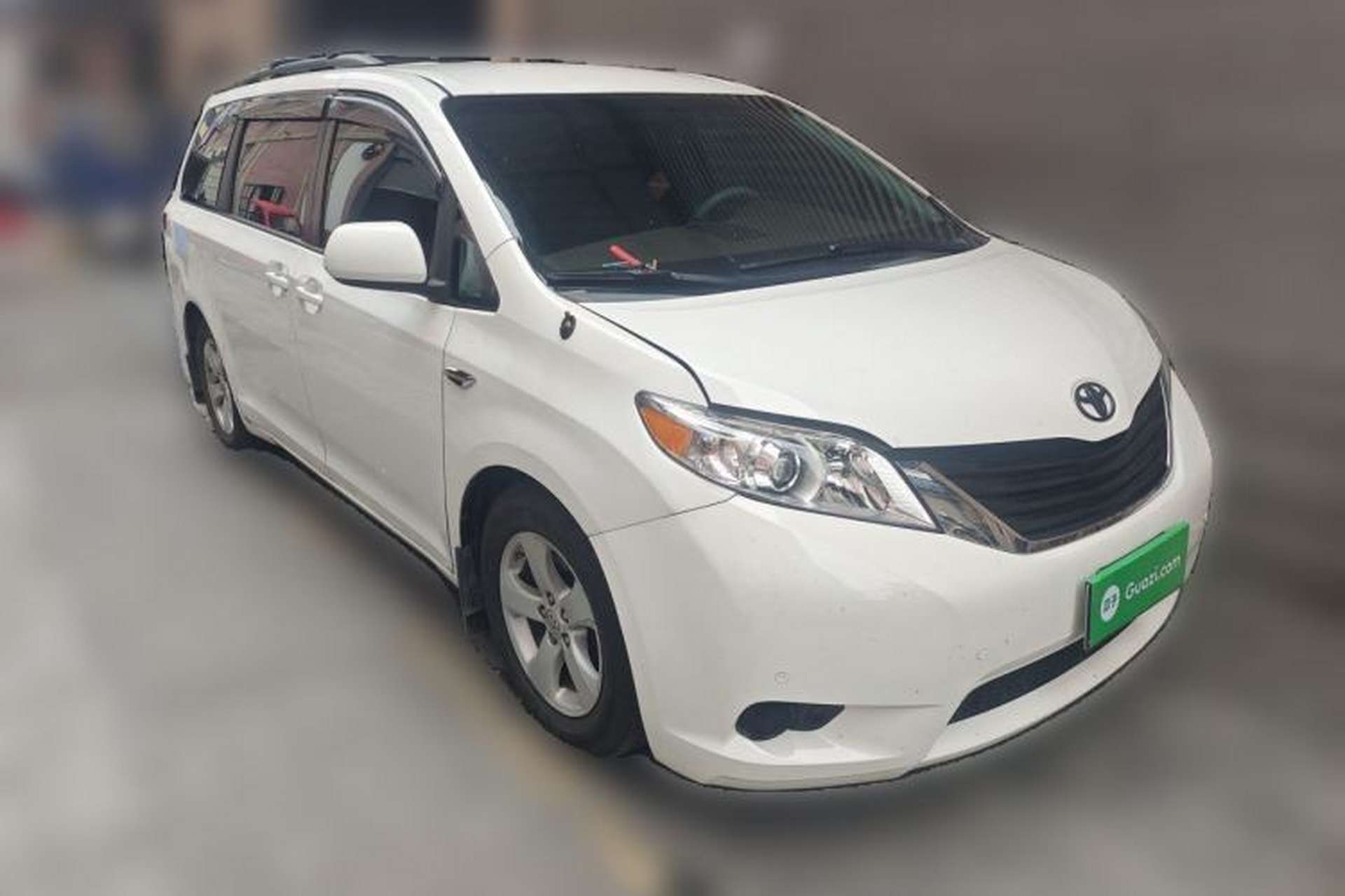 Used Toyota SIENNA  Front Right 45 Deg