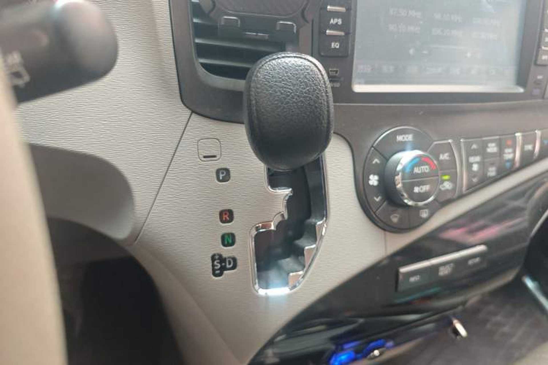 Used Toyota SIENNA  Gear Lever