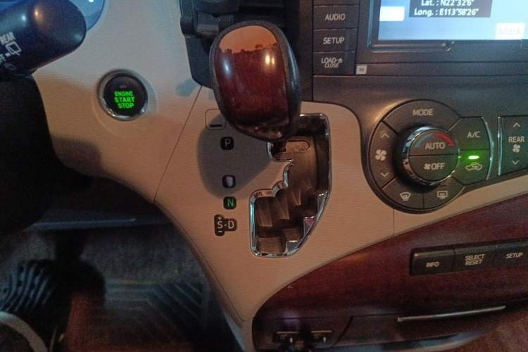 Used Toyota SIENNA 2013 3.5L Four-Wheel Drive Parallel Import Gear Lever