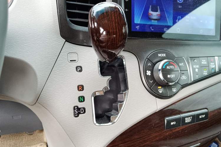 Used Toyota SIENNA  Gear Lever