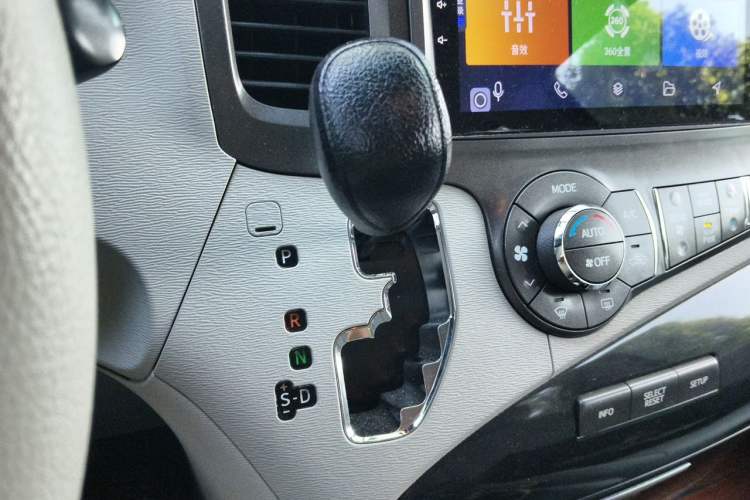 Used Toyota SIENNA  Gear Lever