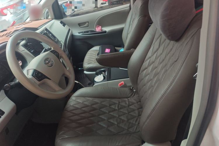 Used Toyota SIENNA  Left Front Seat
