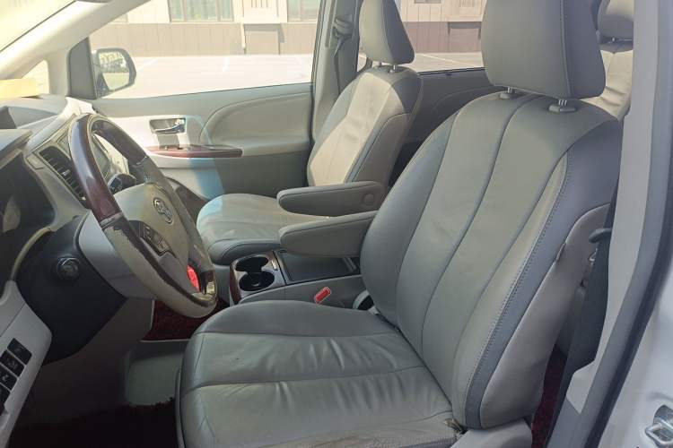 Used Toyota SIENNA  Left Front Seat