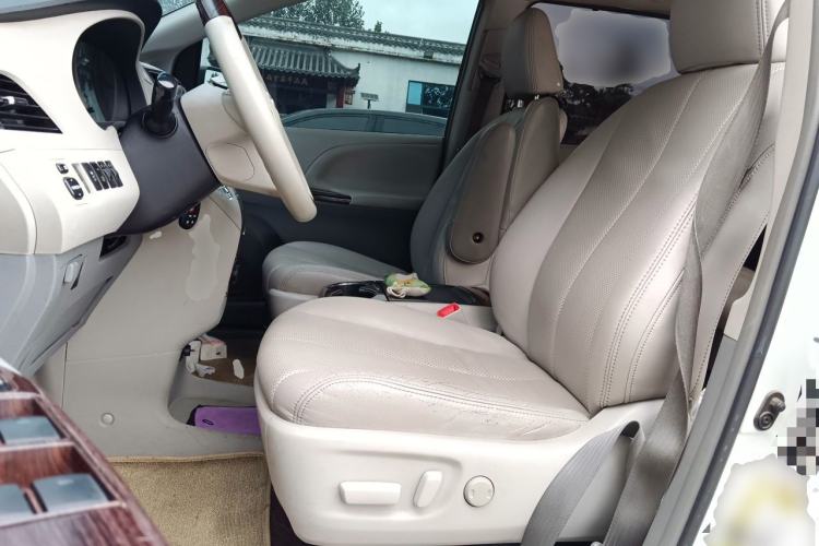 Used Toyota SIENNA  Left Front Seat