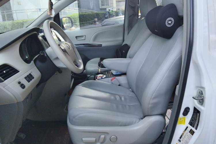 Used Toyota SIENNA  Left Front Seat