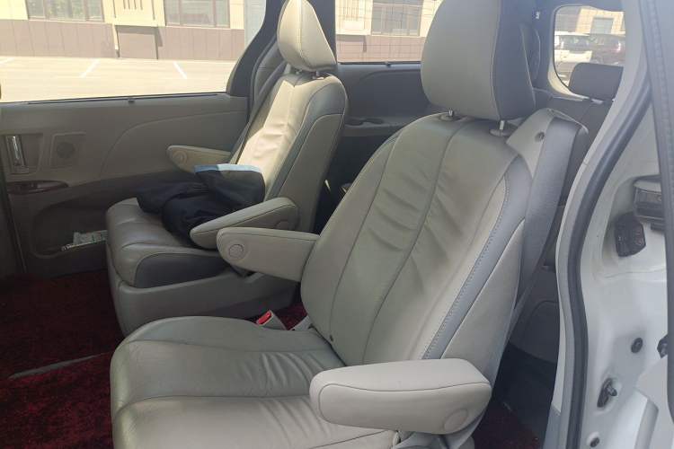 Used Toyota SIENNA  Left Rear Seat
