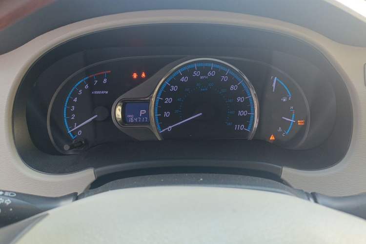 Used Toyota SIENNA  Odometer Close Up