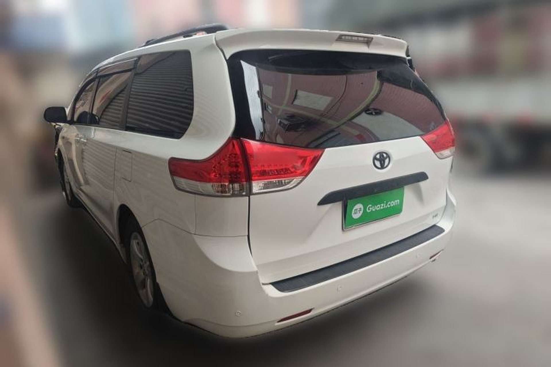 Used Toyota SIENNA  Rear Left 45 Deg