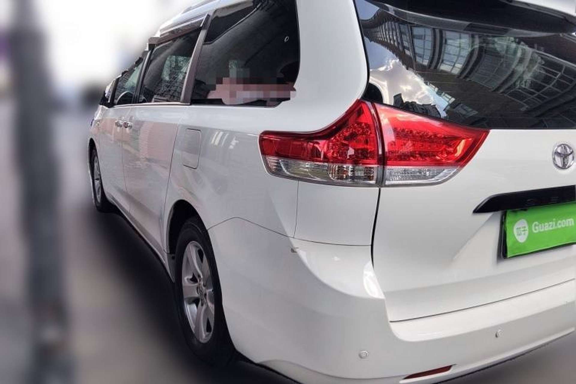Used Toyota SIENNA  Rear Left 45 Deg