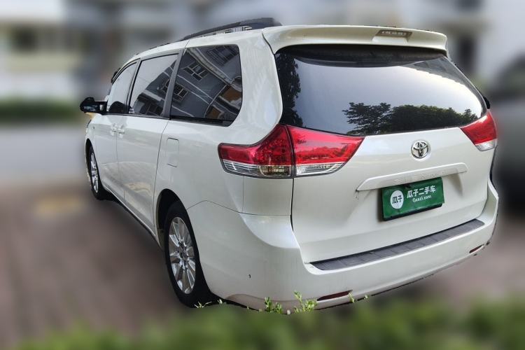 Used Toyota SIENNA  Rear Left 45 Deg