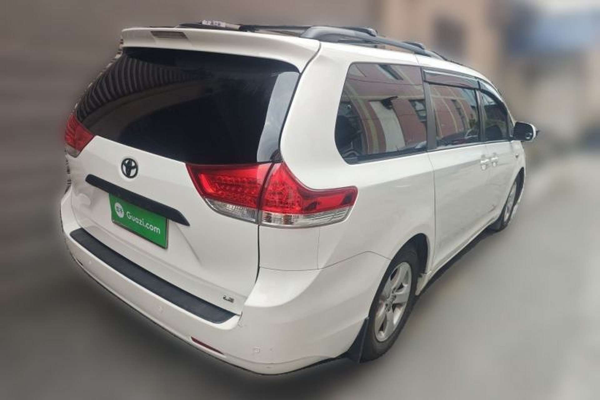 Used Toyota SIENNA  Rear Right 45 Deg
