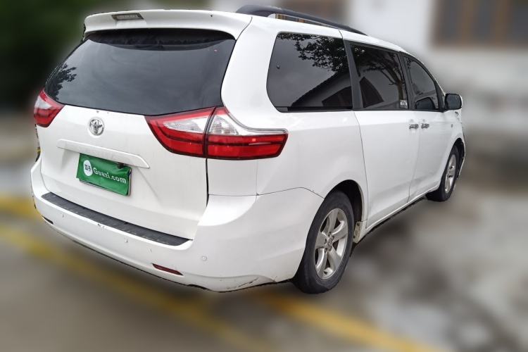 Used Toyota SIENNA  Rear Right 45 Deg