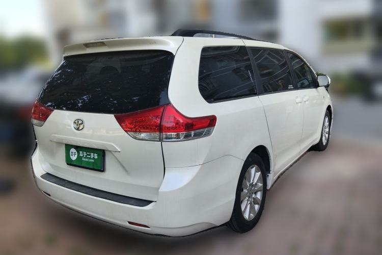Used Toyota SIENNA  Rear Right 45 Deg